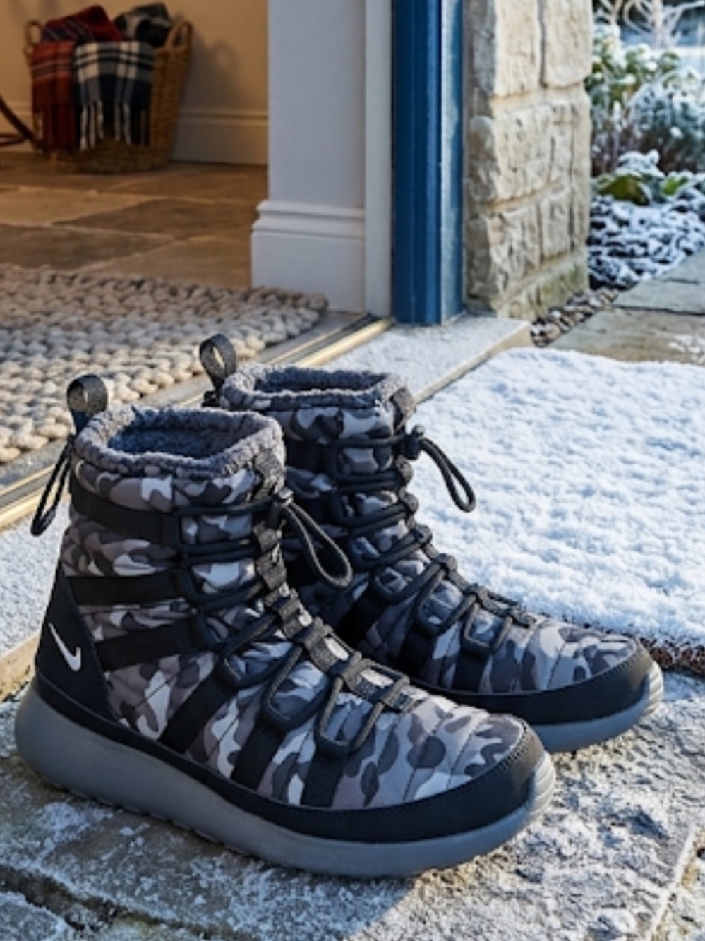 Nike Roshe One Hi Sneakerboots Camouflage  Lined Cold Weather Sneakerboot 8 1/2